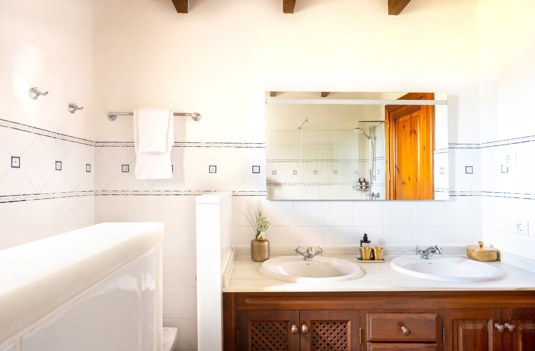 First Floor Double Deluxe Bett-1